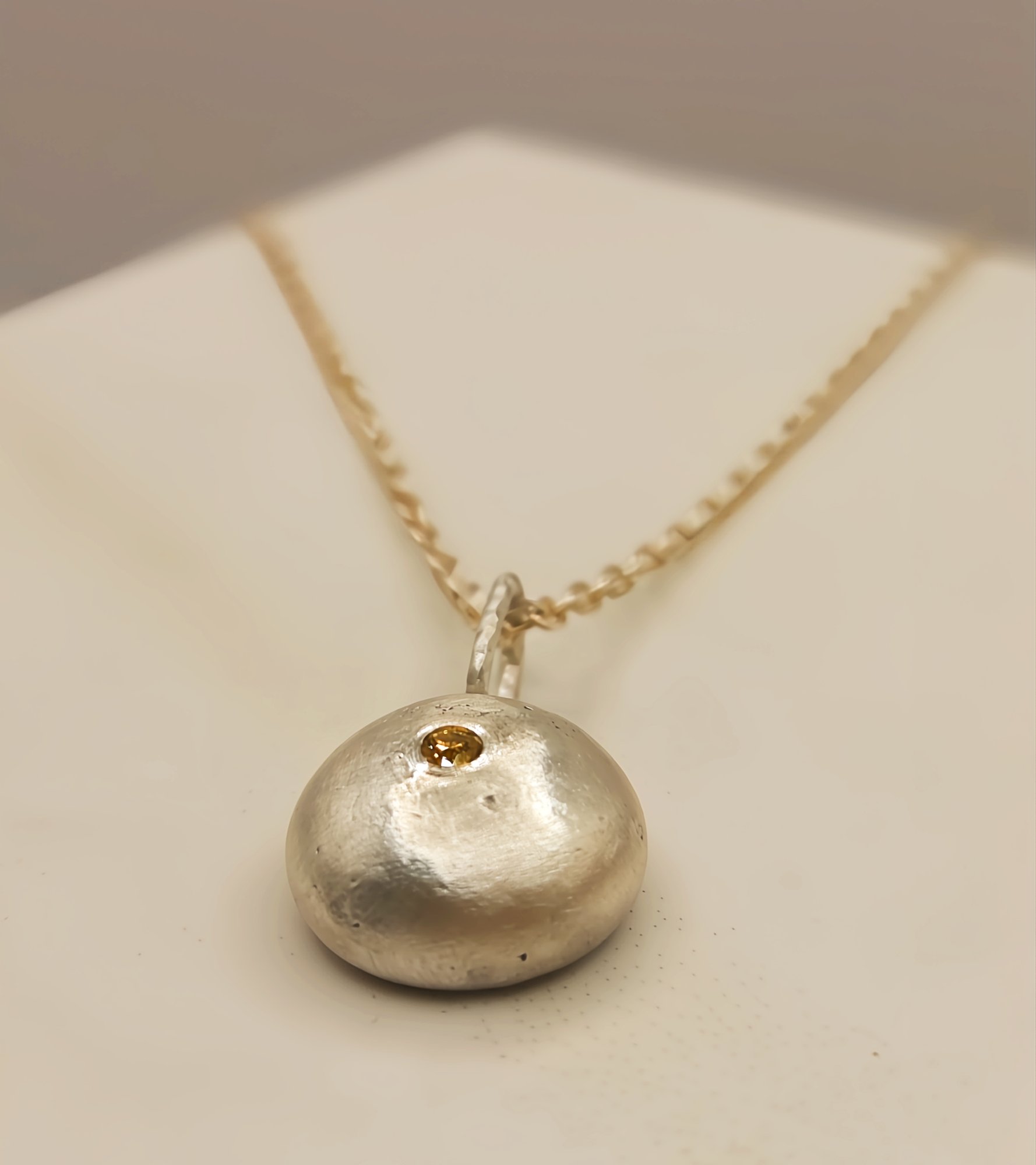 yellowsapphirependant2.jpg