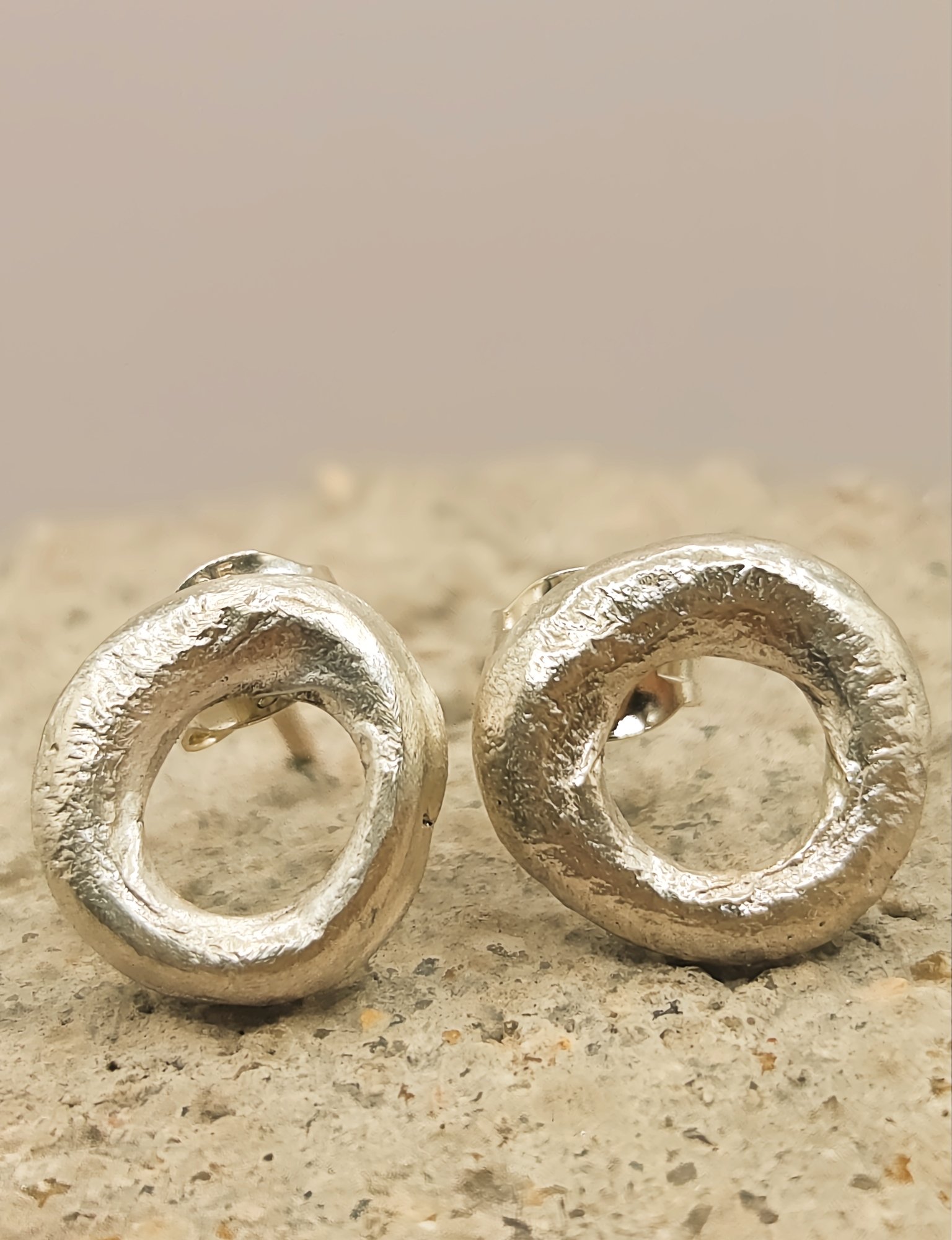 smallcirclestuds10.jpg