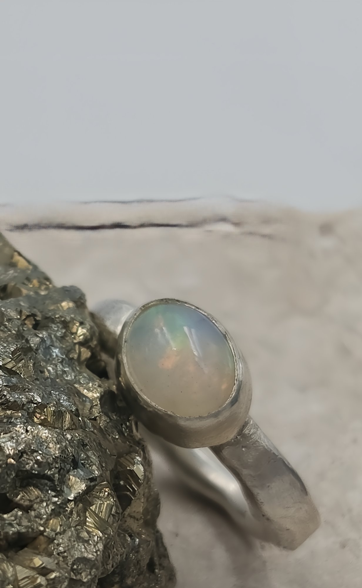 whiteopalring28.jpg