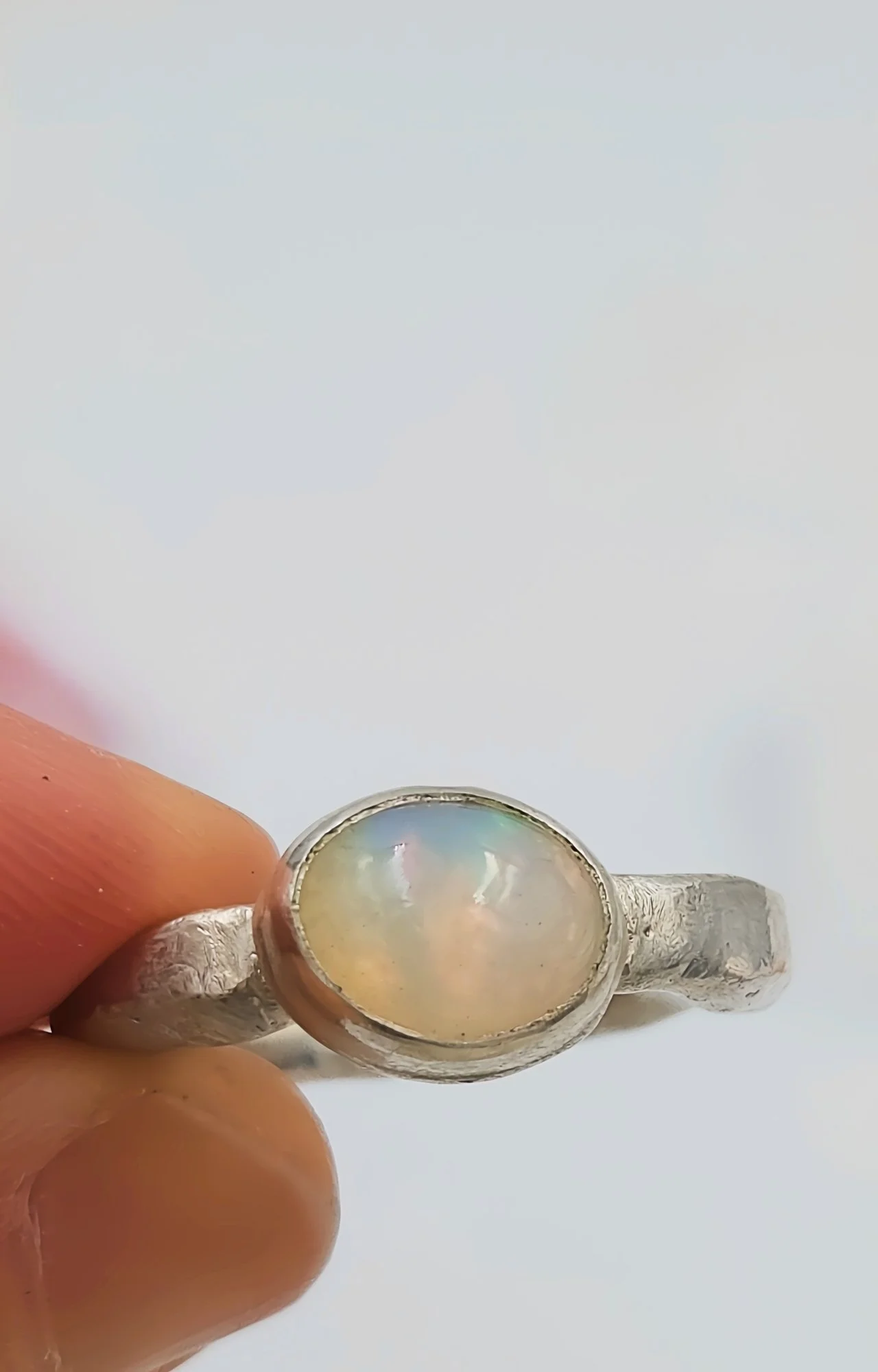 whiteopalring29.jpg