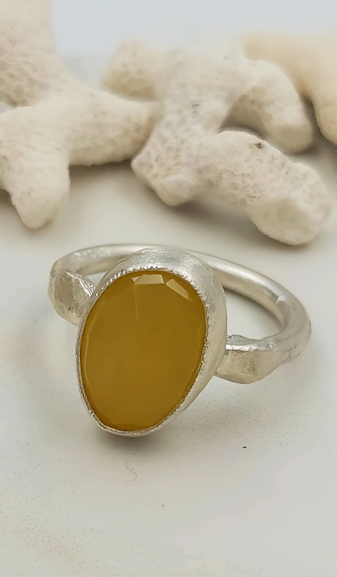 yellowopalring1.jpg
