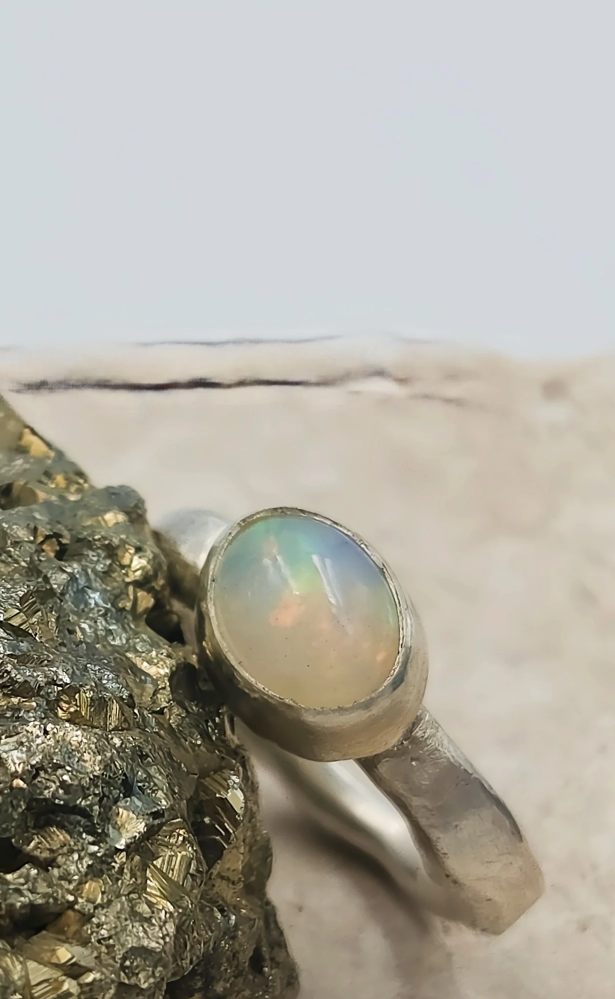 whiteopalring28.jpg