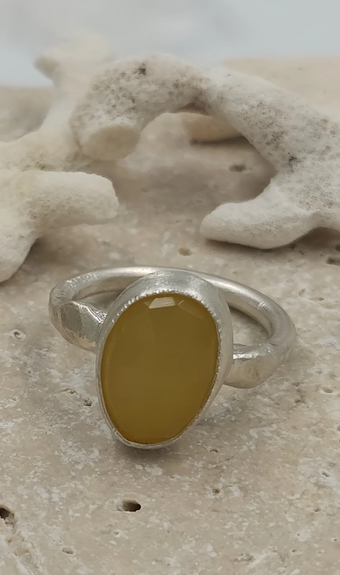 yellowopalring2.jpg