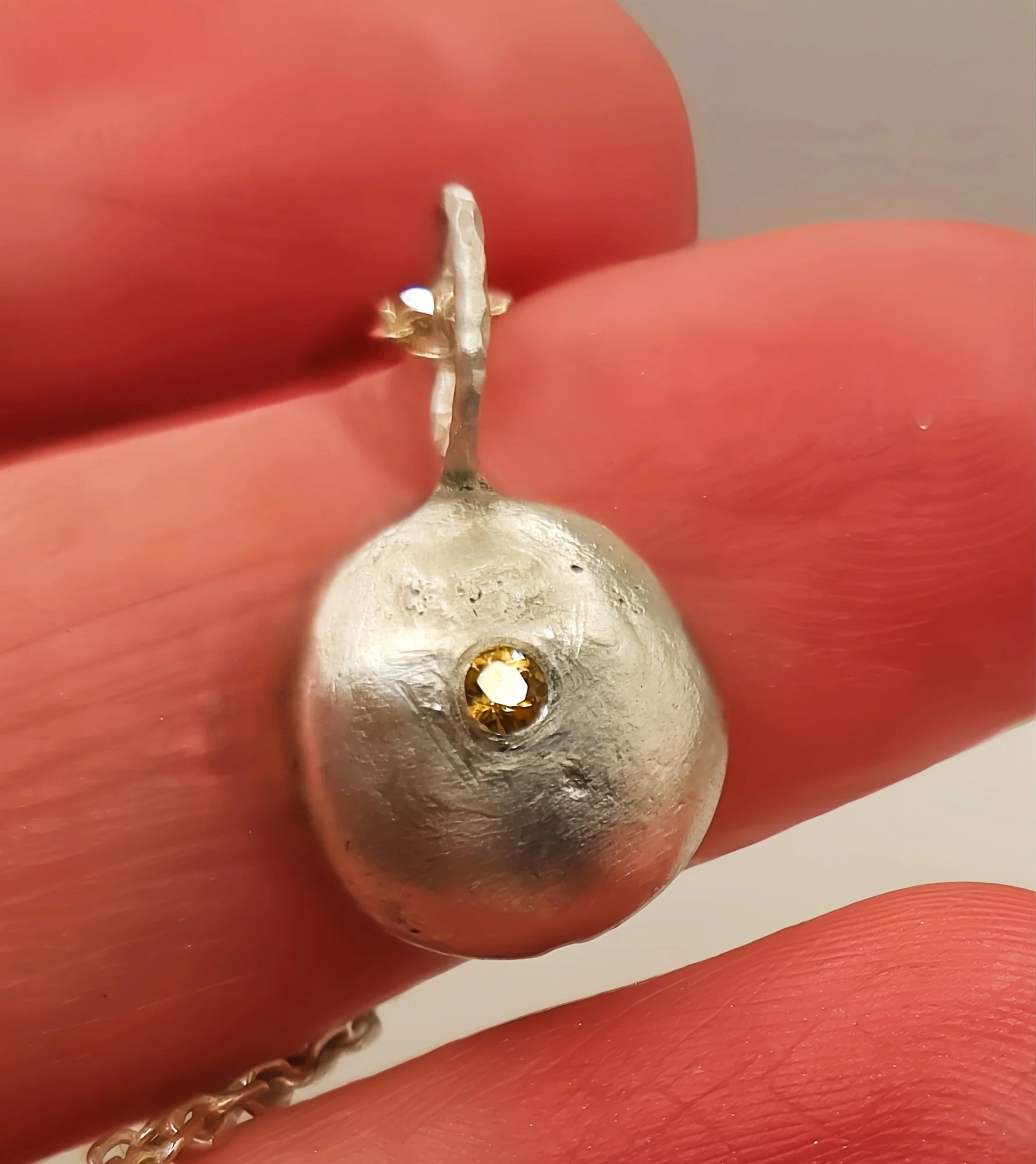 yellowsapphirependant10.jpg