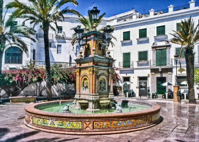 Vejer Brunnen am Platz.JPG