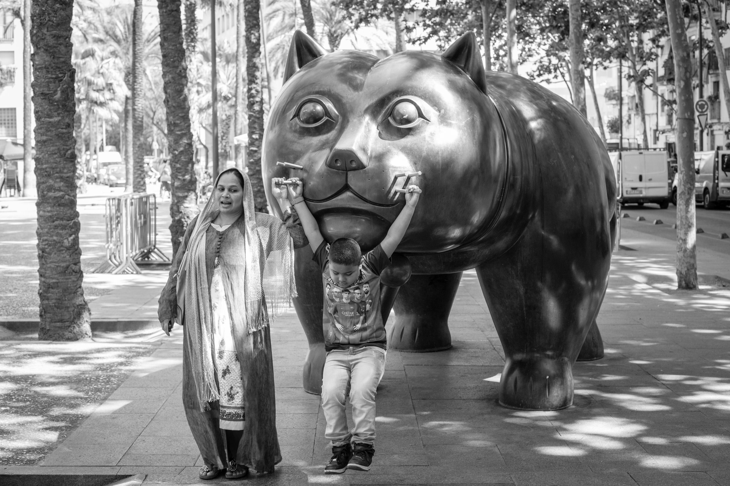 Street photography tours in the Raval area of Barcelona.