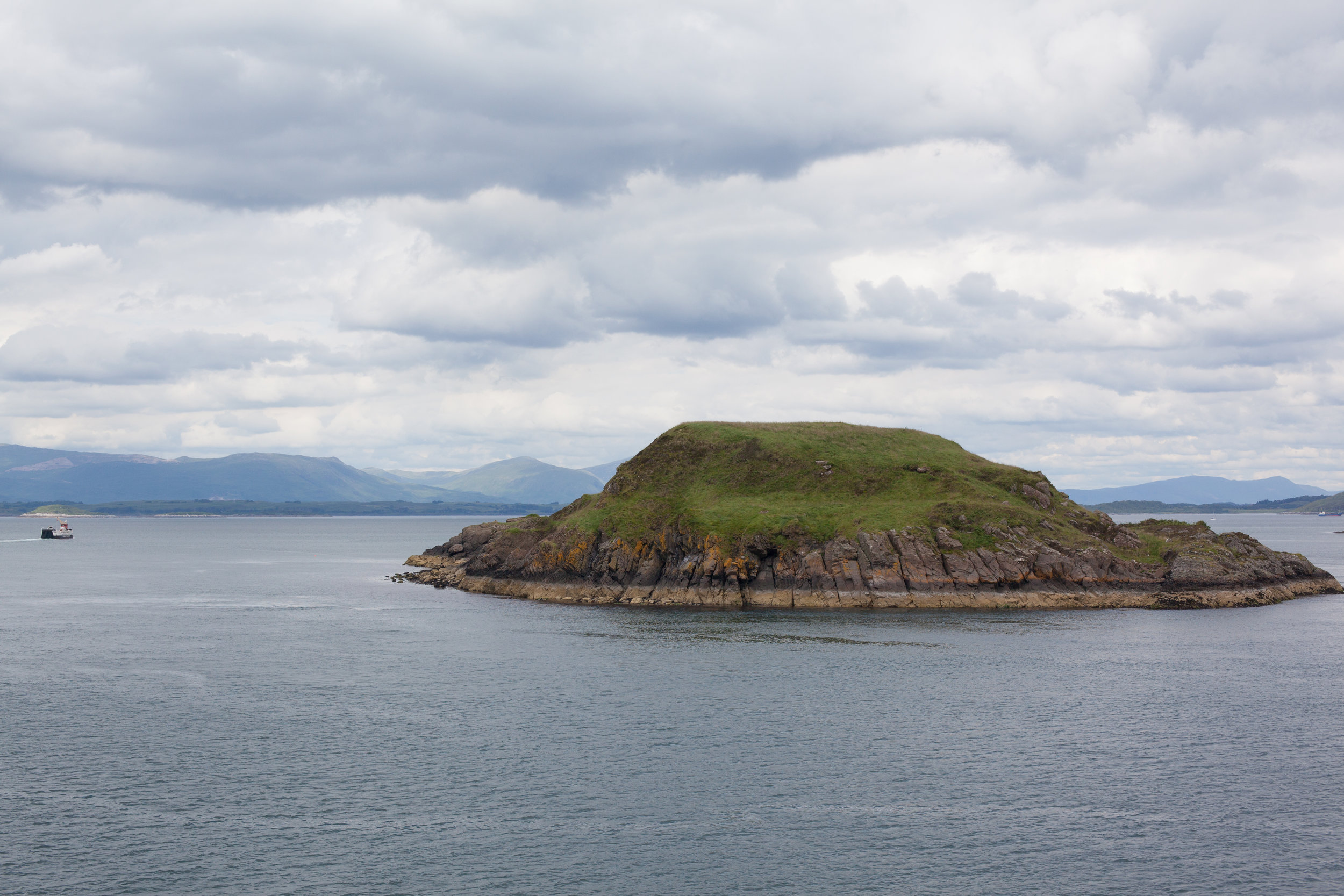 An small island off of the coastline of Great Britain.