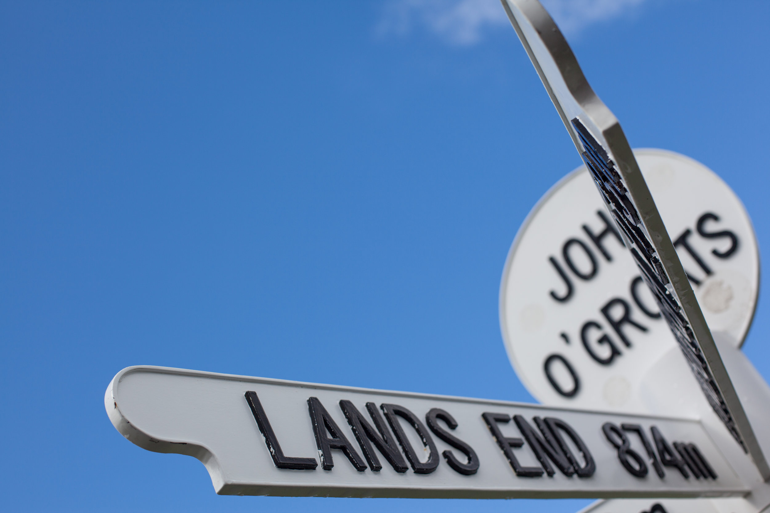 The sign at John O'Groats showing the distance to Lands End.