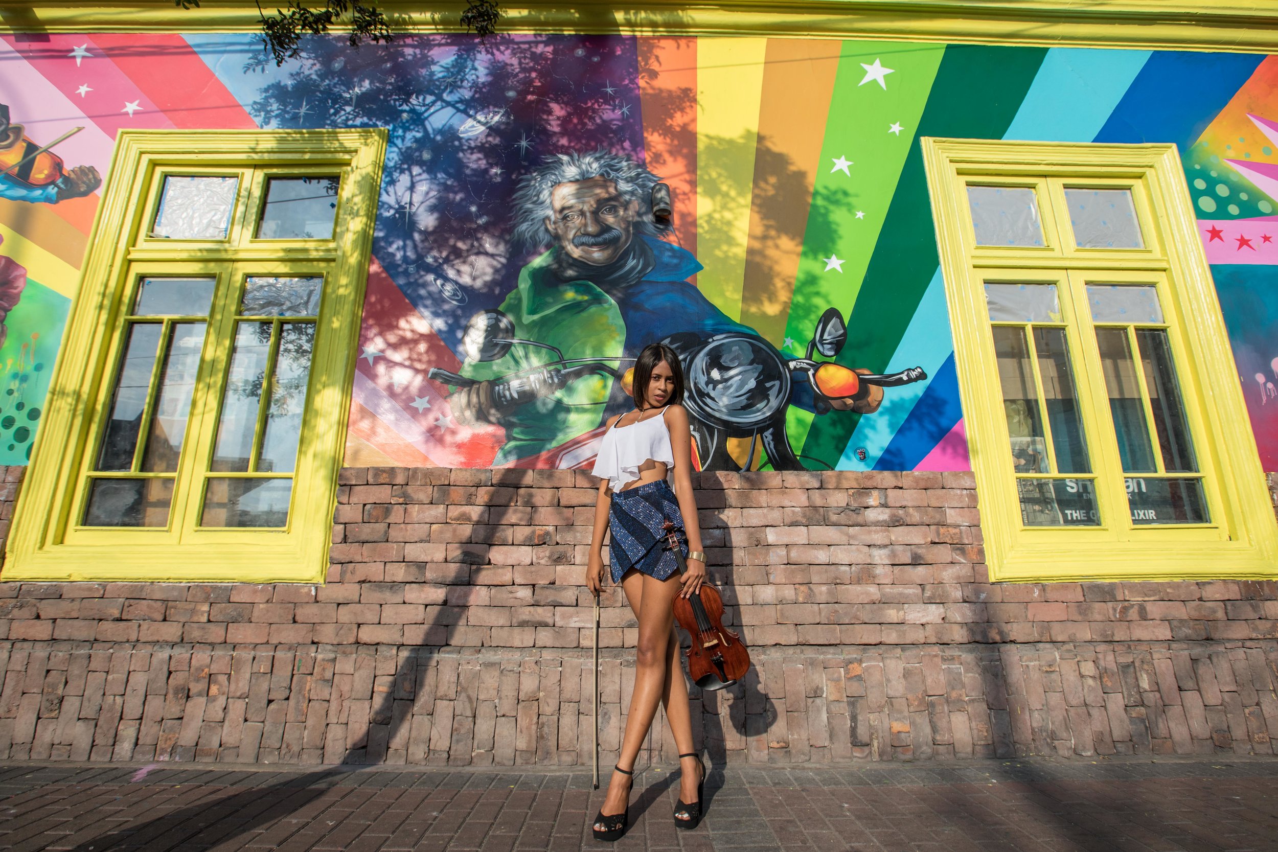 Photo shoot in front of Street Art in Miraflores, Lima.