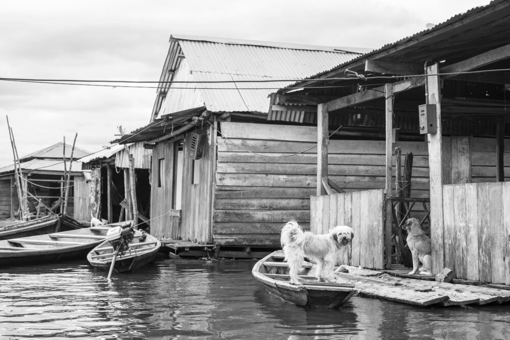 Fotografía en blanco y negro en Iquitos, Perú.