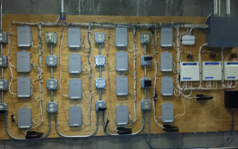 Internet accessible 16 Zone thermostat control board.jpg