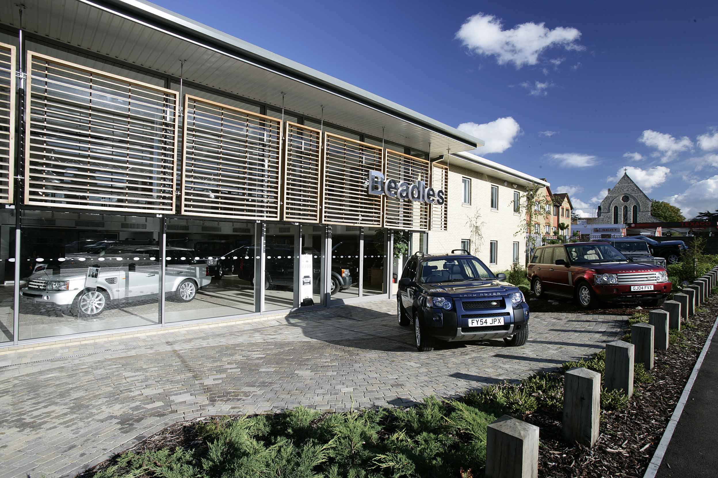 Land Rover Dealership — McDonald Architects