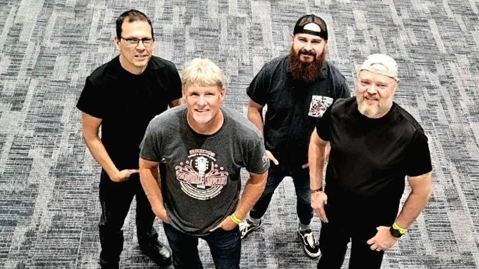 He-Brews Café featuring The Raymond Lee Band