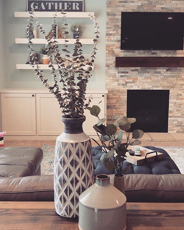 Paint, a few new accent pieces and a boat load of accessories can completely change the feel of a room.
#lightandairy #interiordesign #michiganinteriordesigner #interiors #furniture #newpaint #benjaminmoore #accessorize #eucalyptus #grandrapidsinteriordesign #shelfie #whiteandwood #quietude #texture