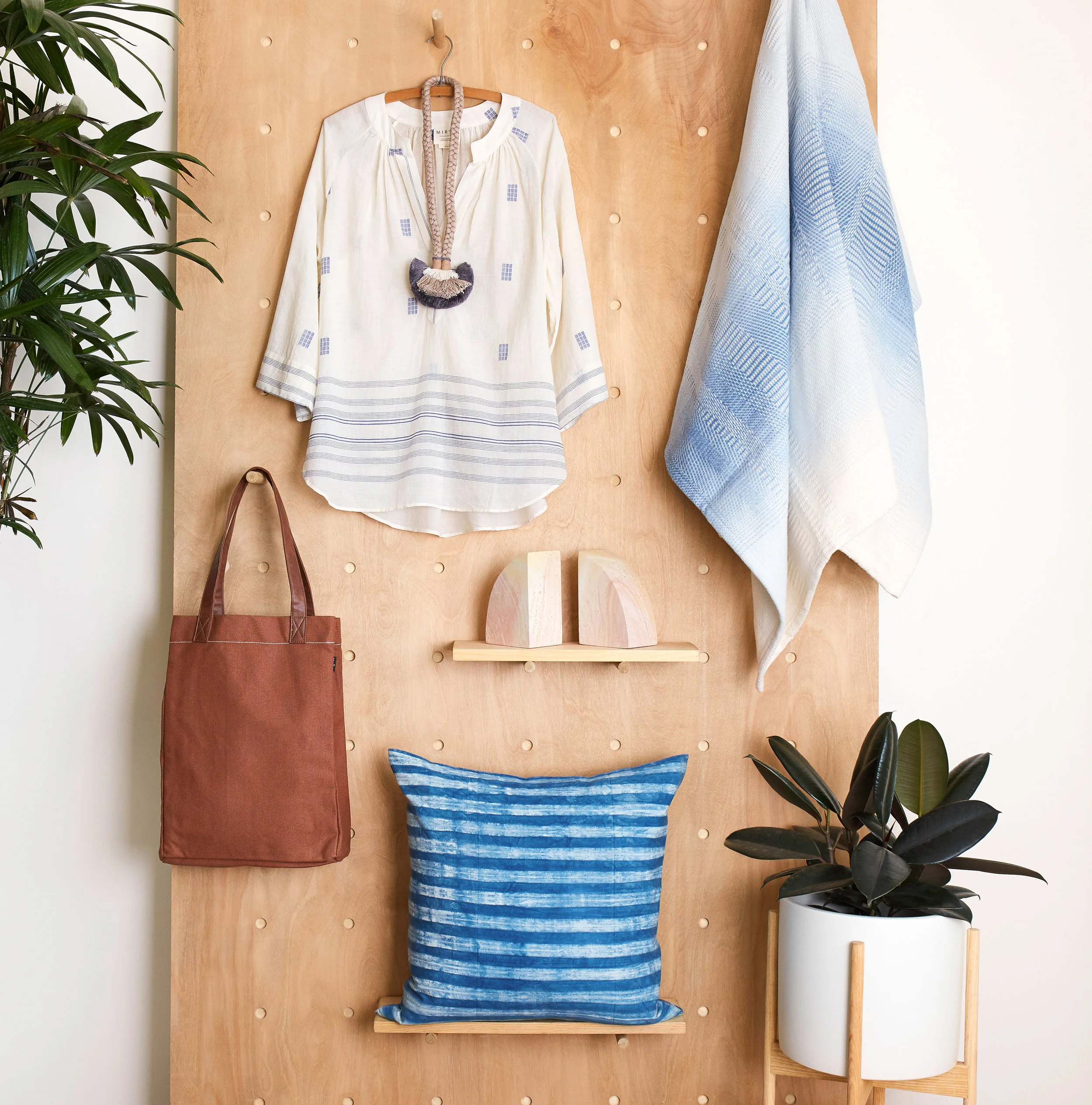 Art direction and photo styling for Golden & Pine , in partnership with Coyuchi, Rose & Fitzgerald, Maika and Mirth. Photo by Jessica Cain .