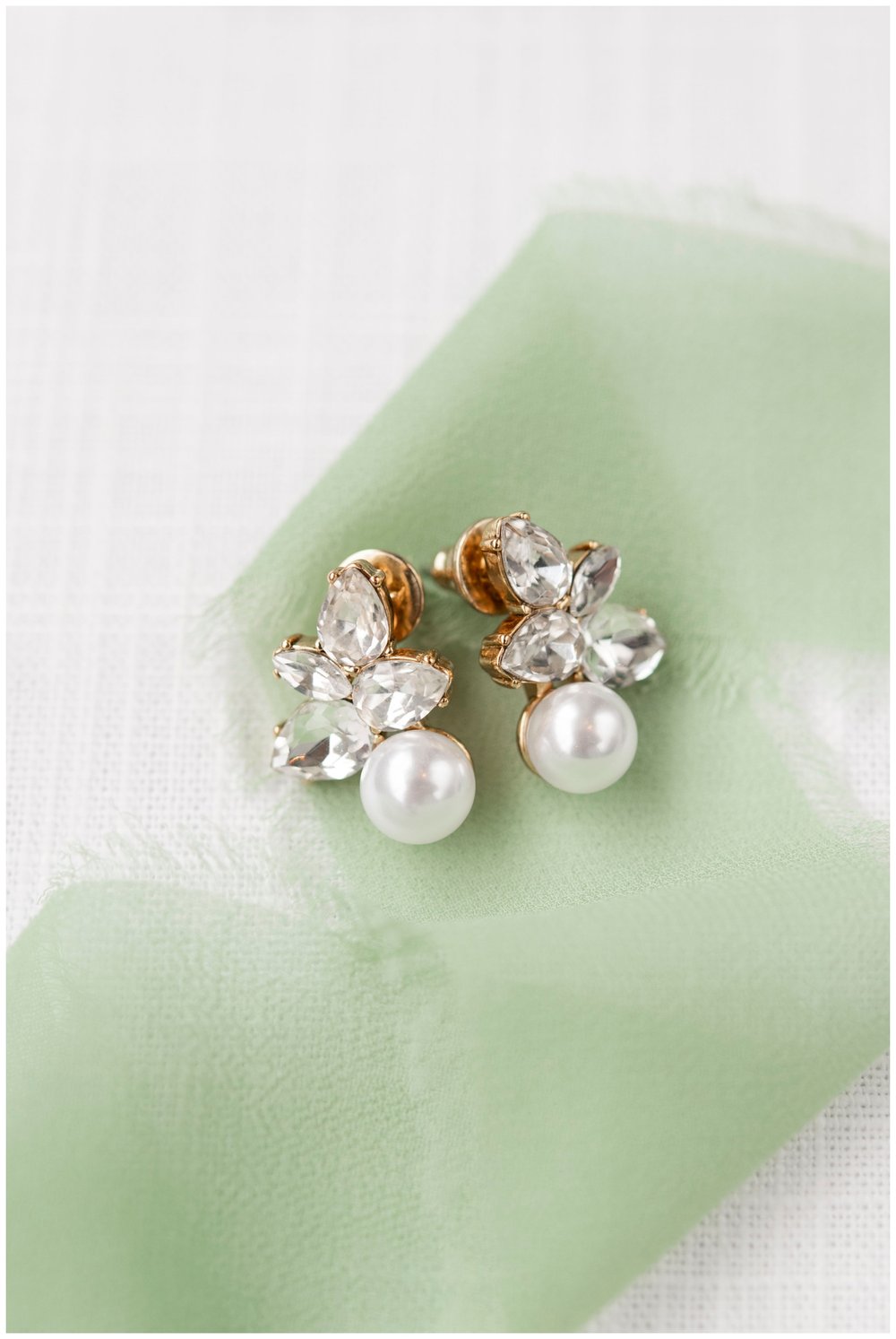 white pearl earrings 