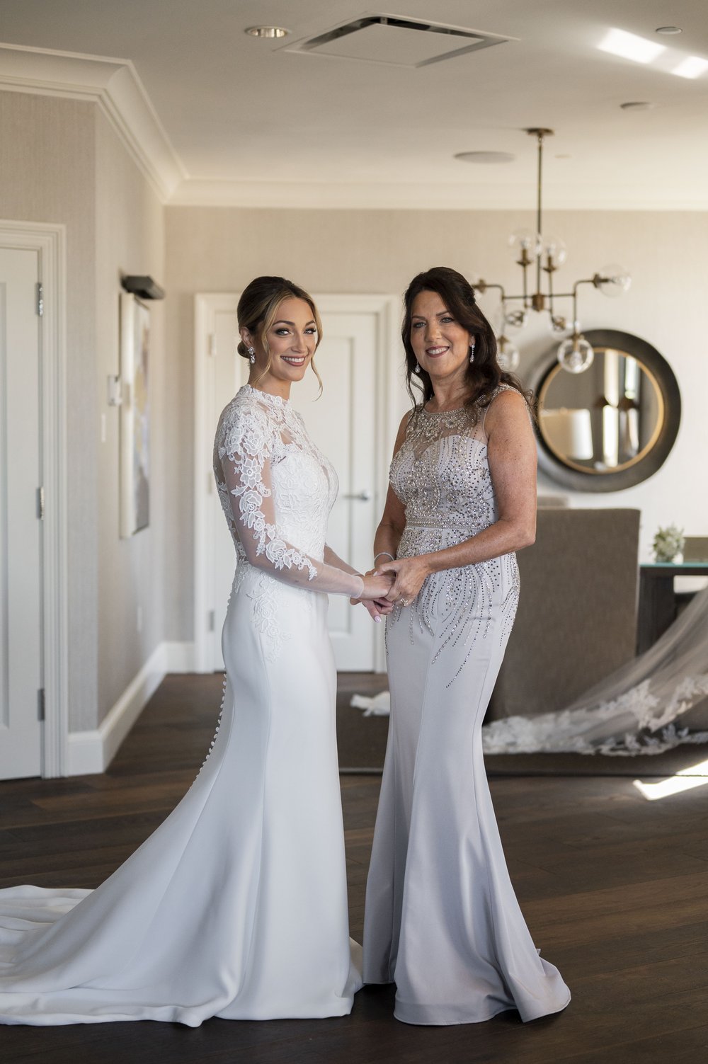 bridal portraits with mother of bride