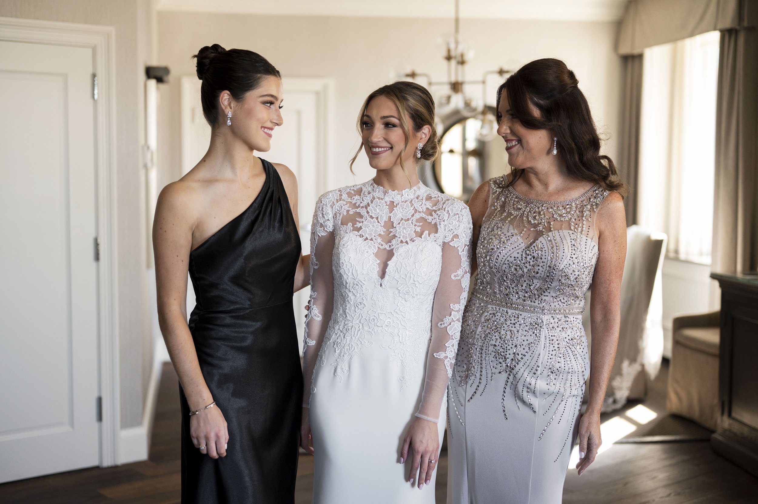 bridal portraits with mother of bride