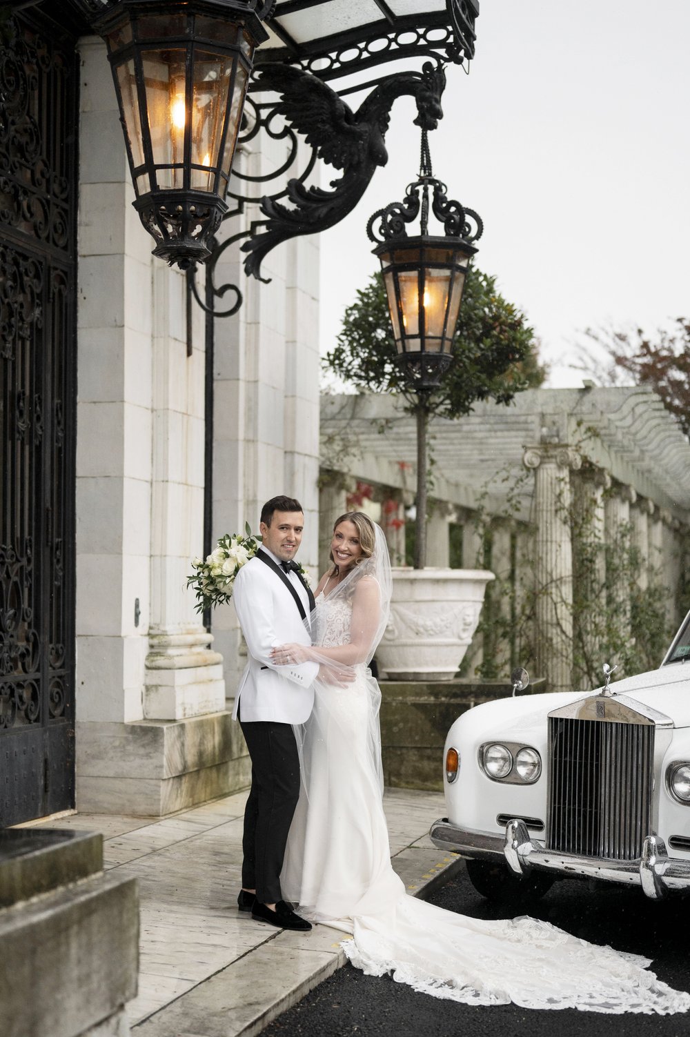 bride and groom photos outside at Rosecliff mansion