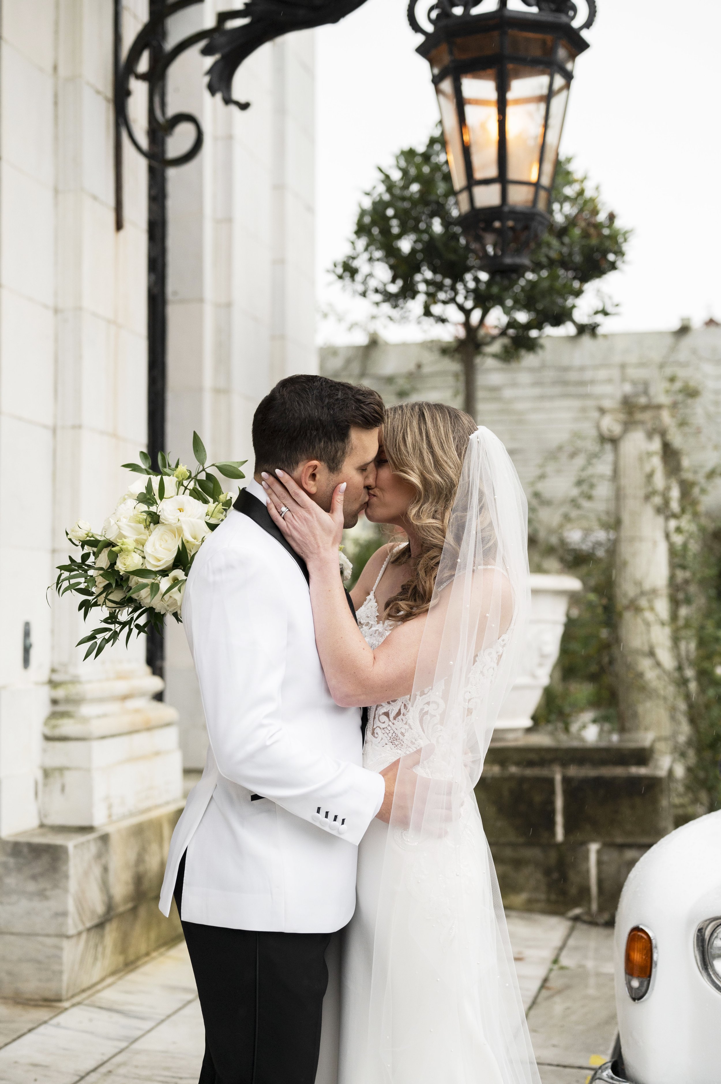 bride and groom kissing outside at Rosecliff mansion in newport