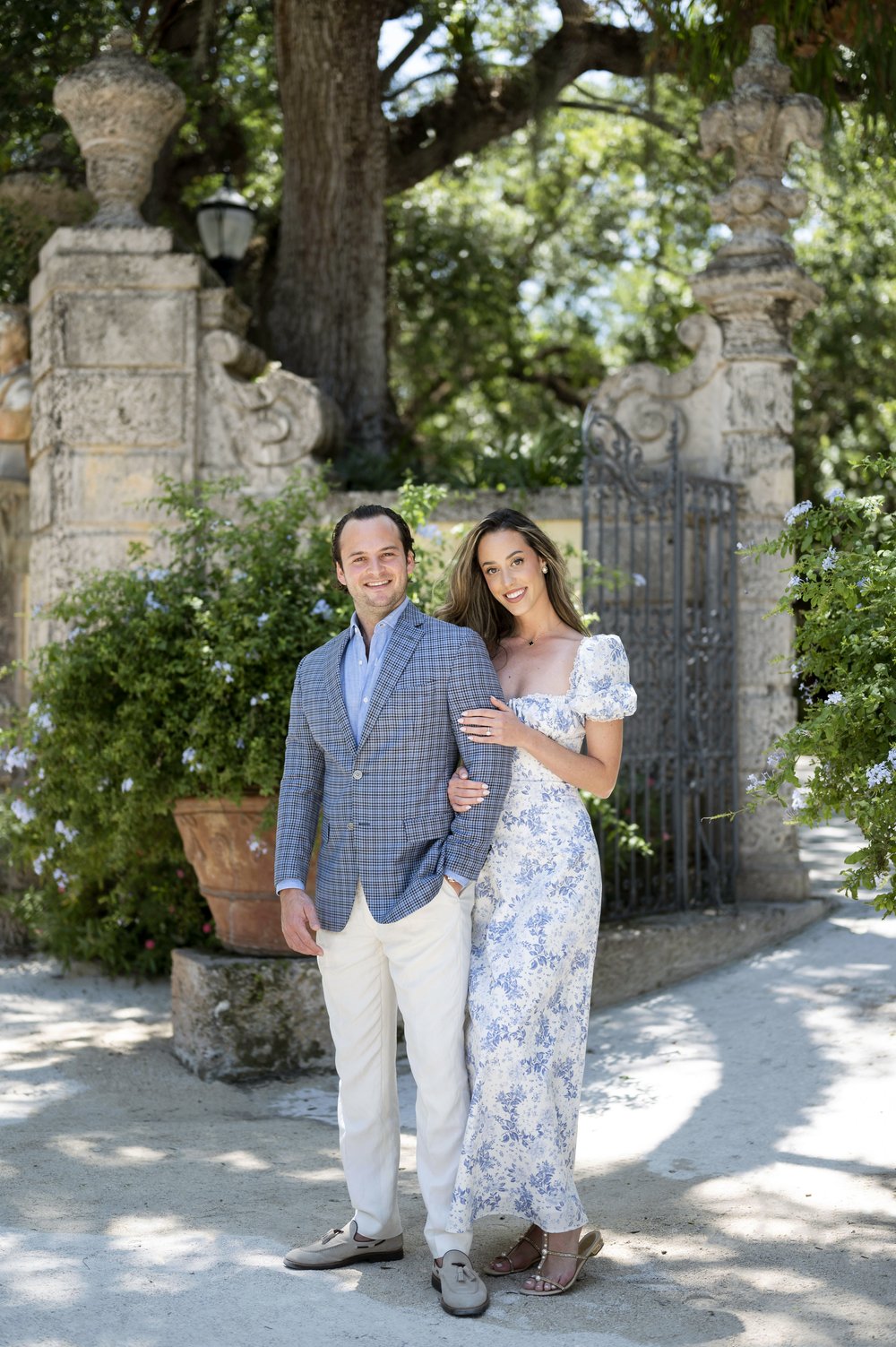 couple posing at  the Vizcaya museum