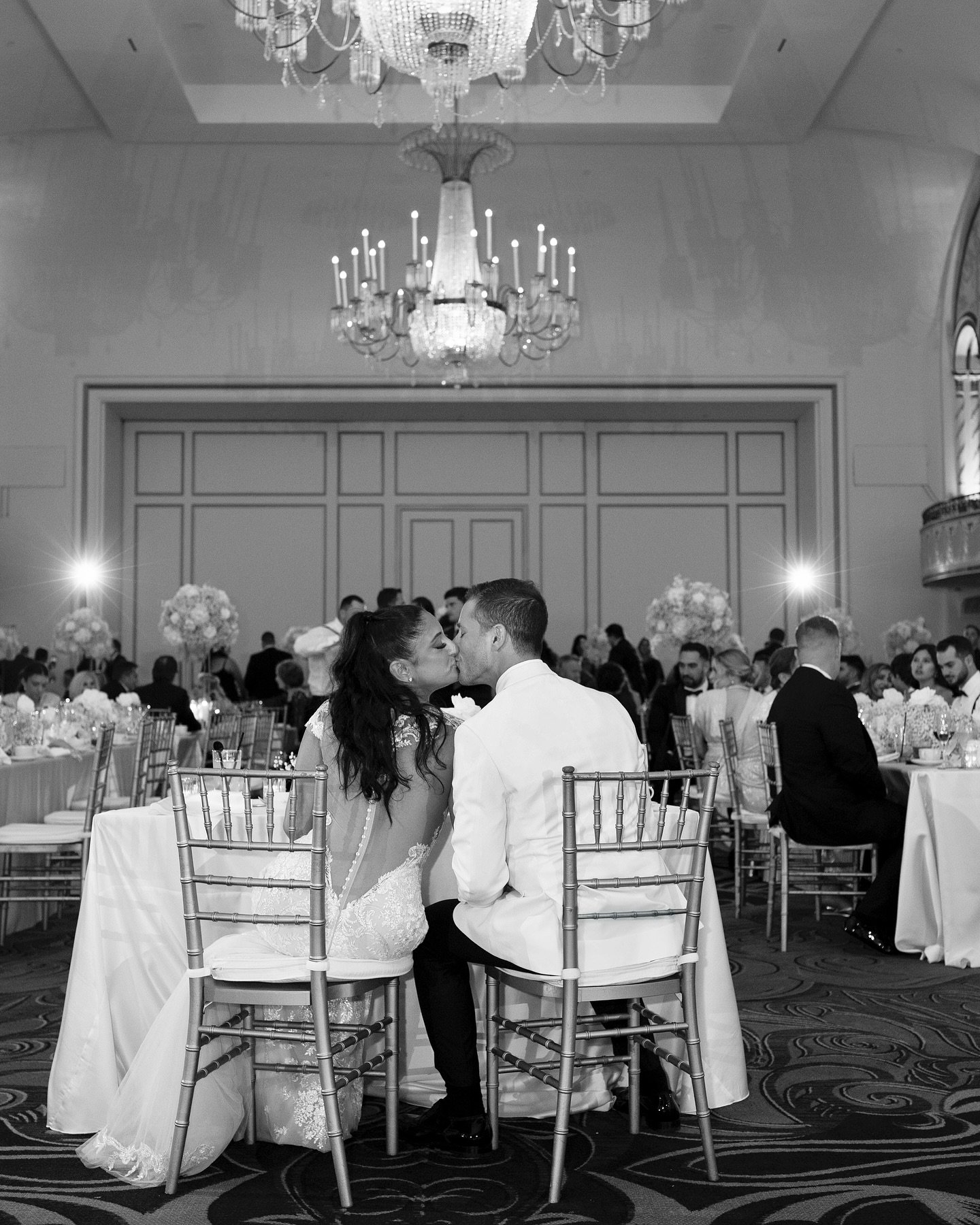 SOME BLACK &amp; WHITE RECEPTION MOMENTS WITH TAYLOR + JOE 🤍

Can you tell how much fun they had? 

Bride | @tayyrus
Venue | @hiltonbostonparkplaza
Floral Design | @flouer_specialtyevents
Gown | @bertaprivee @vows_bridepower
Hair Stylist | @rachelja