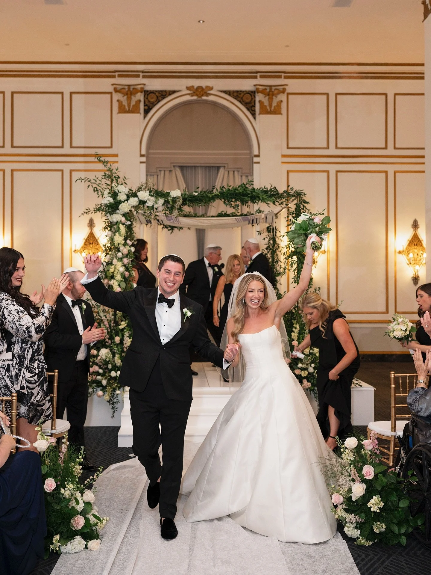 LINDSEY + MAC'S PARK PLAZA WEDDING 🤍 PART II 🤍 05.25.25

Bride | @lindsey.levin 
Groom | @maclovin7 
Venue | @hiltonbostonparkplaza
Wedding Planner | @slcitron
Videographer | @shutterandsound
Band | @theelevenmusic
Lighting | @designlightco
Floral 