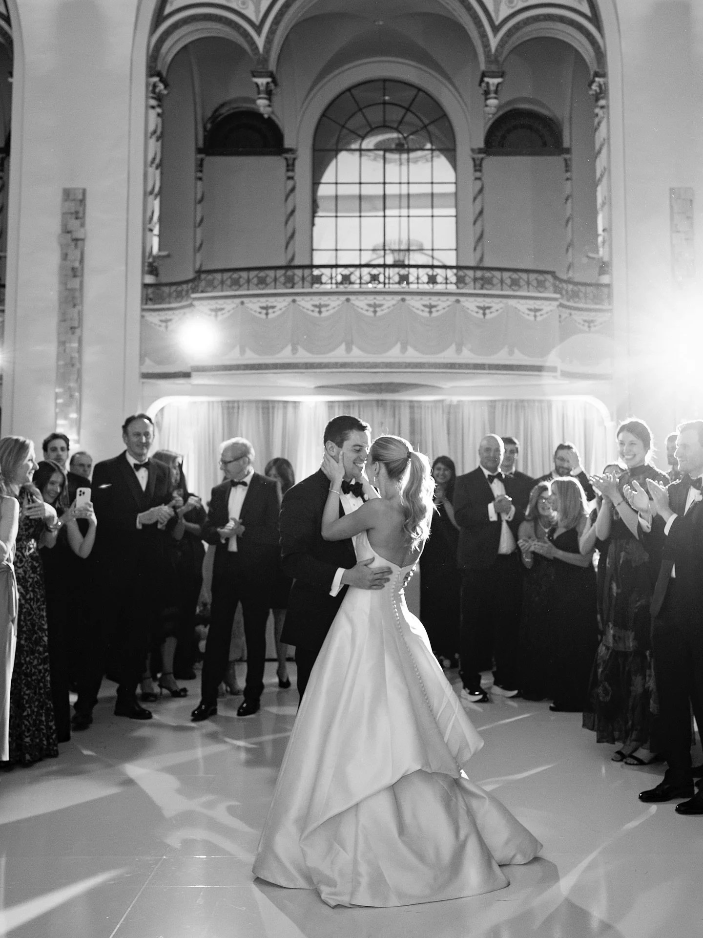 Looking back on 2025 with a full heart and so much gratitude for the beautiful couples I had the honor of working with. Every single one of you touched my heart in your own unique way, trusting me with your stories, your love, and some of the most me