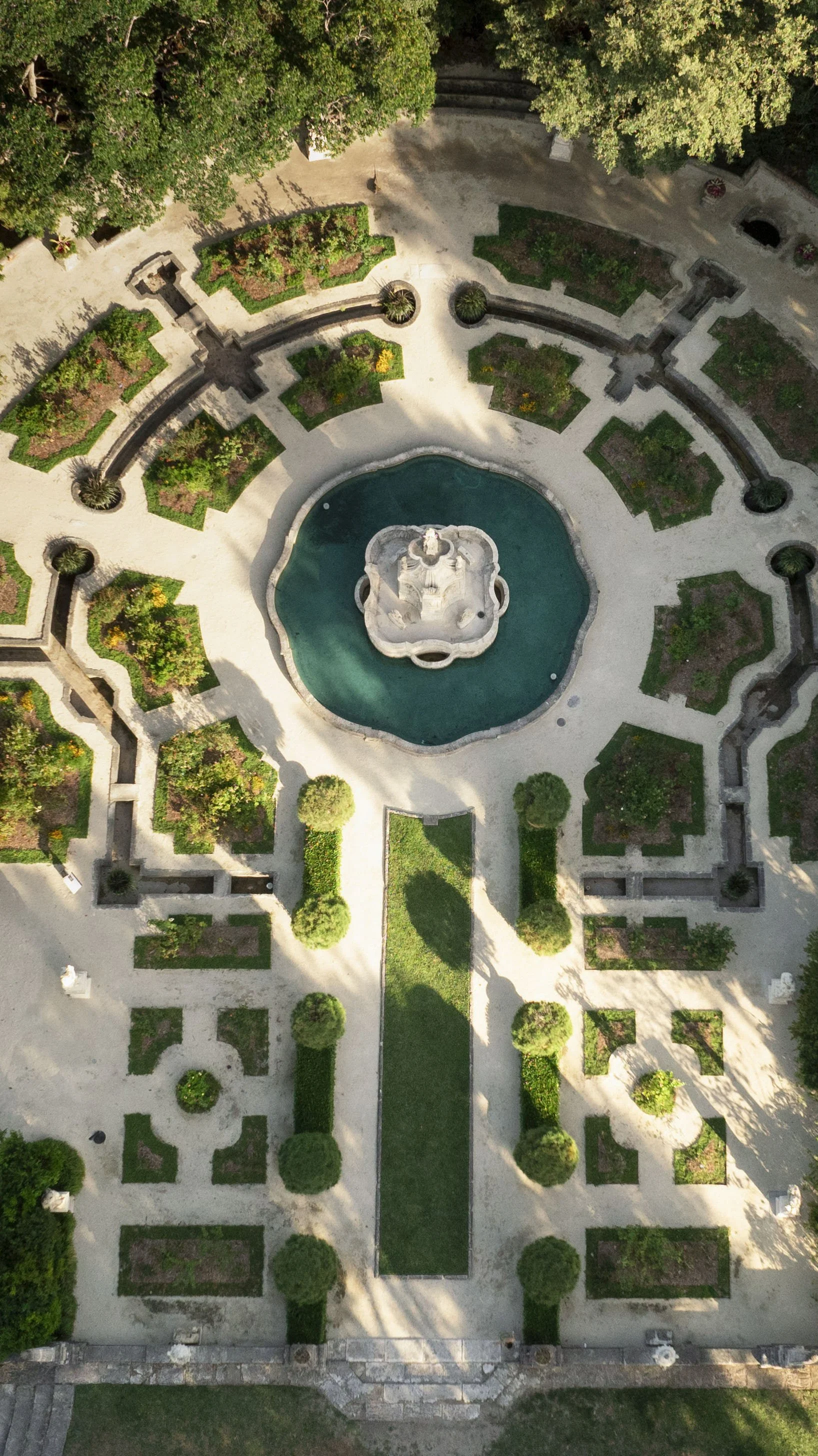 aerial photo of the vizcaya gardens in miami