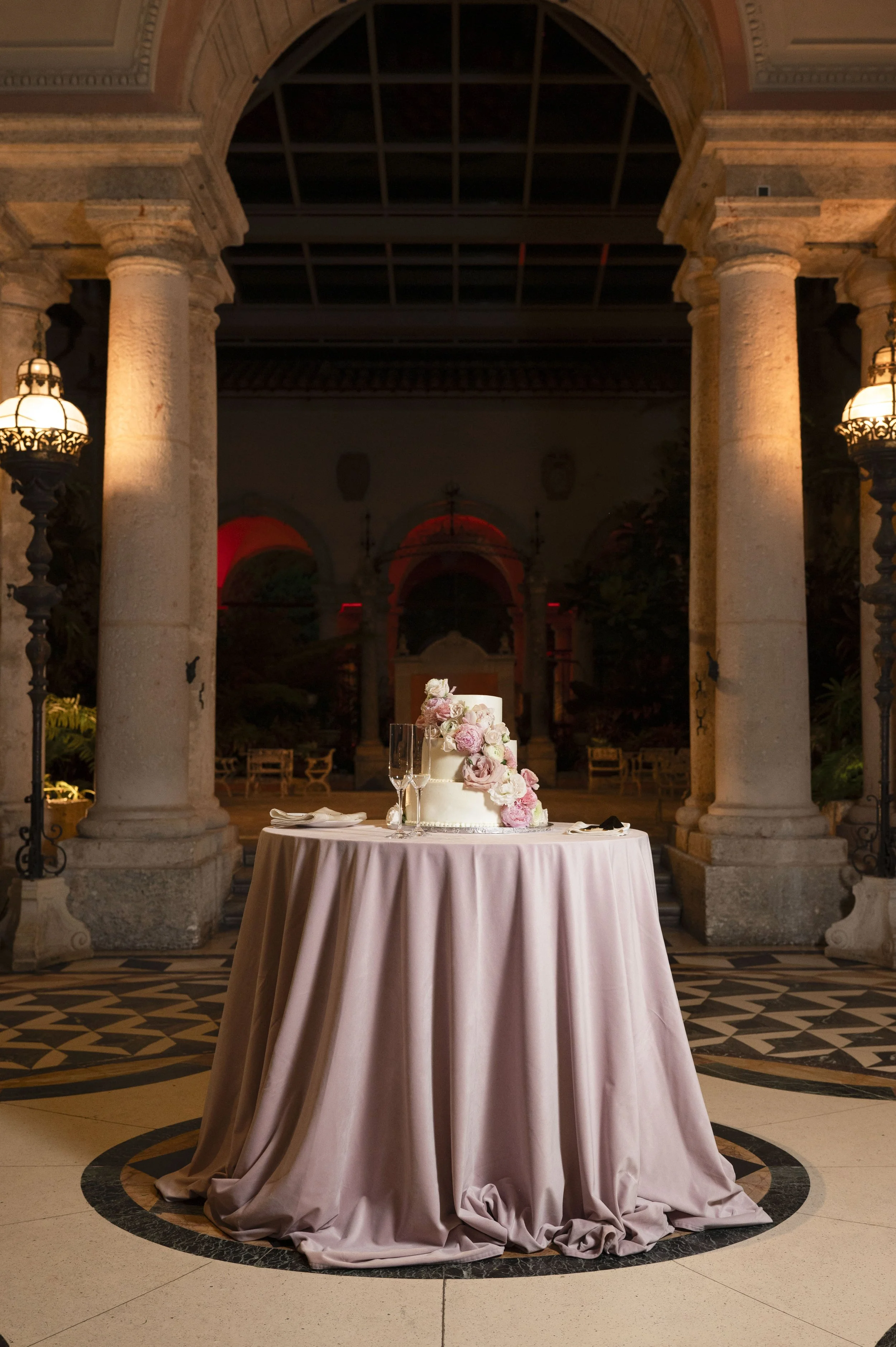 details of wedding cake at the vizcaya museum and gardens