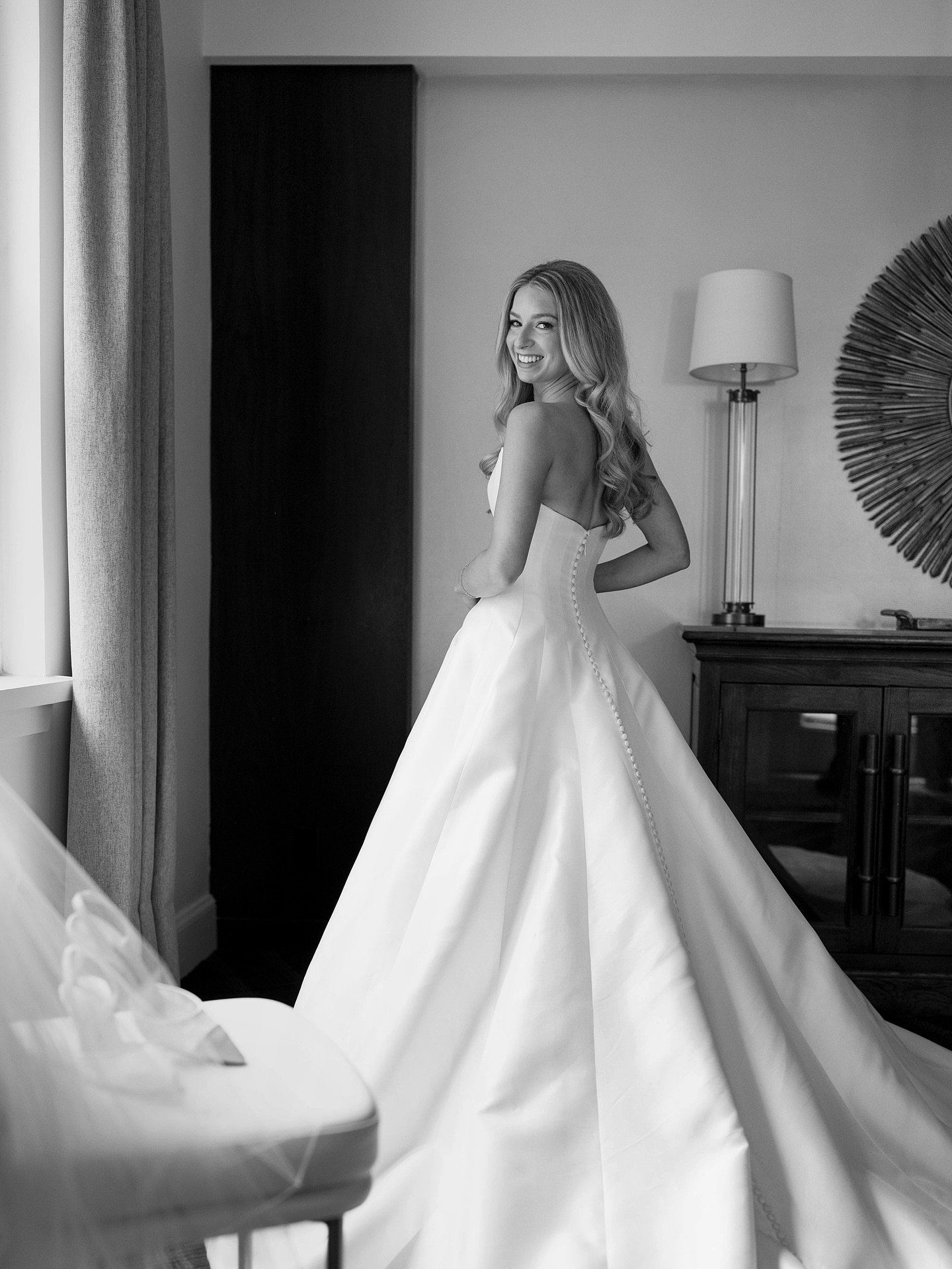 Those First Morning Moments 🤍

Bride | @lindsey.levin 
Groom | @maclovin7 
Venue | @hiltonbostonparkplaza
Wedding Planner | @slcitron
Videographer | @shutterandsound
Band | @theelevenmusic
Lighting | @designlightco
Floral Design | @jillszl 
Hair &am