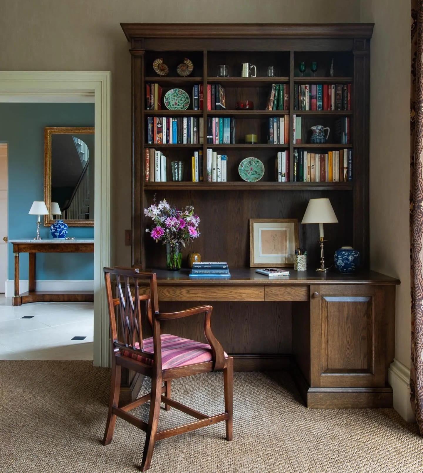 Mellow autumn colours in this country house study where we designed a built-in desk and bookcase set off by linen walls. 📸 @marknicholson.photographer #bespokecabinetry #interiordesign #countryhouse #interiorstyle #bookcase #englishcountryhouse #int