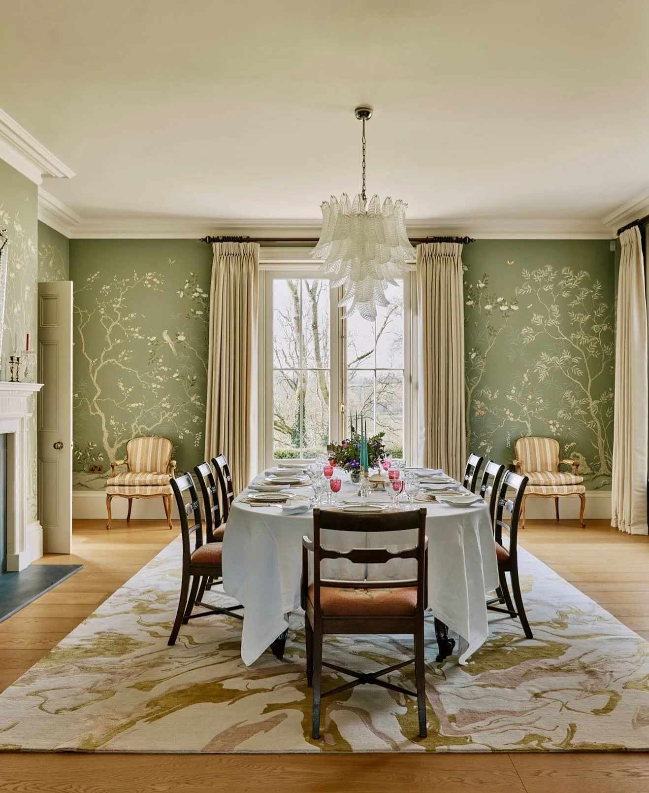 The joy of juxtaposition. Mixing things up can make things look far more interesting as the contrast highlights the character of each object. The trick is finding unexpected harmony.  This dining room has chinoiserie walls, inherited antique dining c