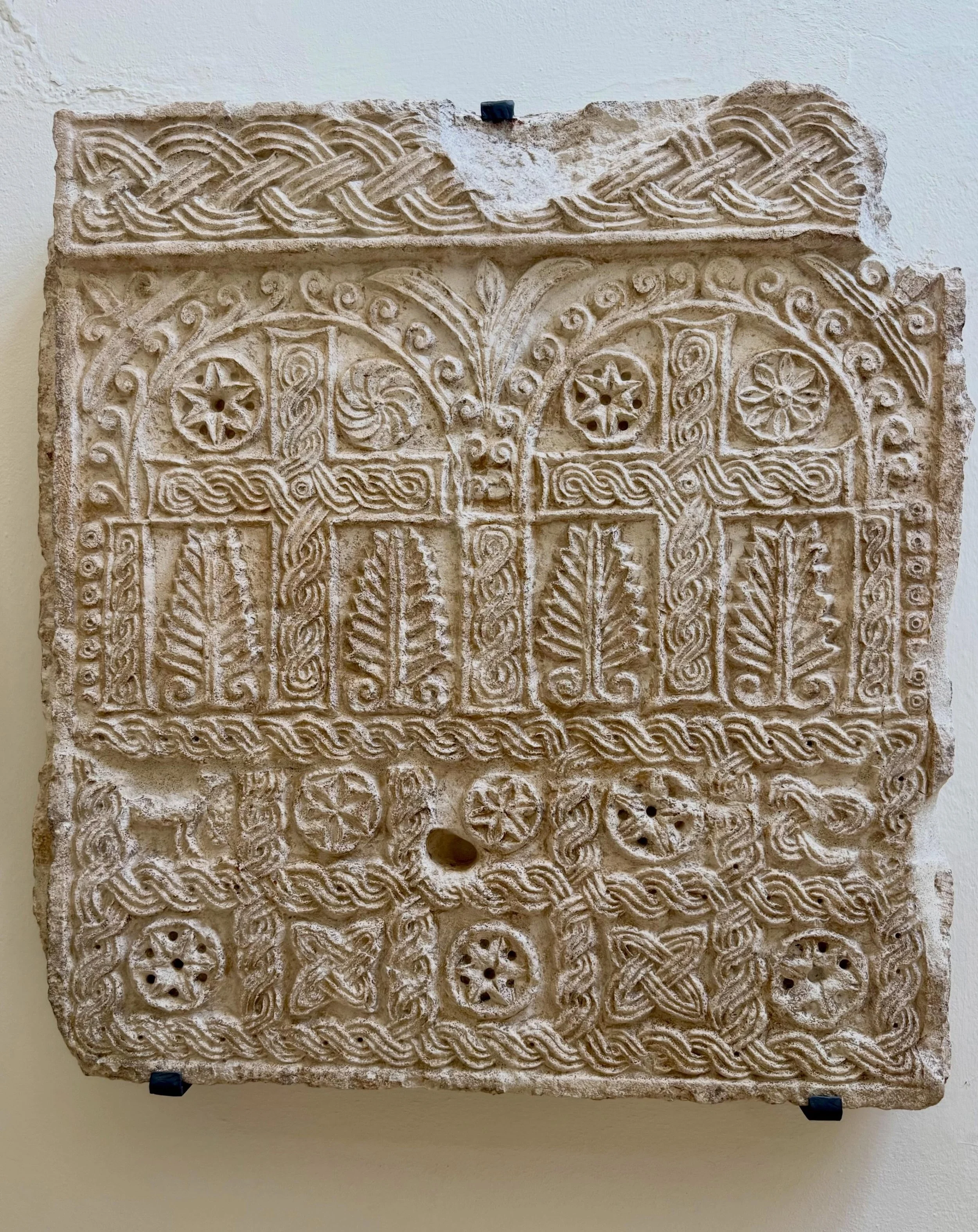 A 2000 year old fragment of the decoration from inside the vast Roman villa @grottedicatullo_official. Built on the tip of a long finger of land which juts out into Lake Garda, the ruins form a huge complex of pools, pillared courtyards and entertain