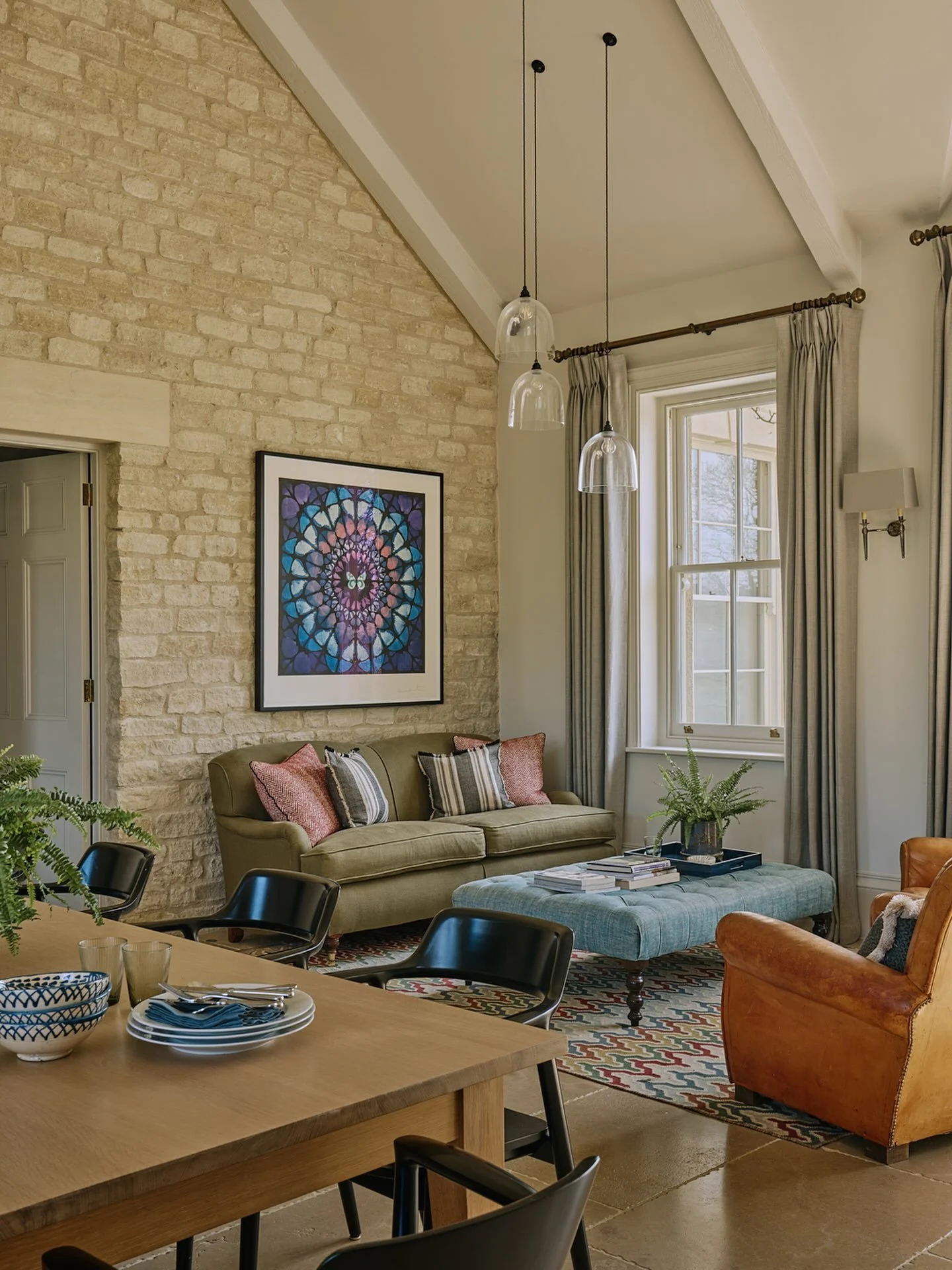 Thanks @hollowaysofludlow for featuring our work: the kitchen snug from our Oxfordshire manor house project. #interiordesign #kitchendecor #pendantlights #countryhousestyle #howwedwell