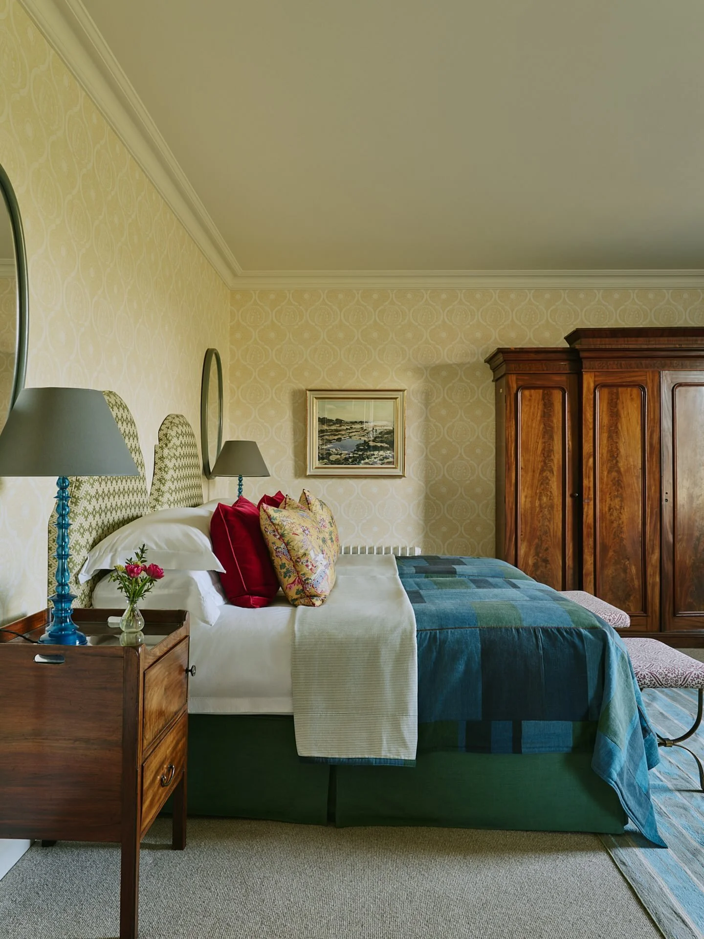 Mellow yellow. Feeling autumnal in this guest bedroom from our Oxfordshire manor house project. #wallpaper #bedroomdecor #interiorstyle #englishcountryhouse #howwedwell