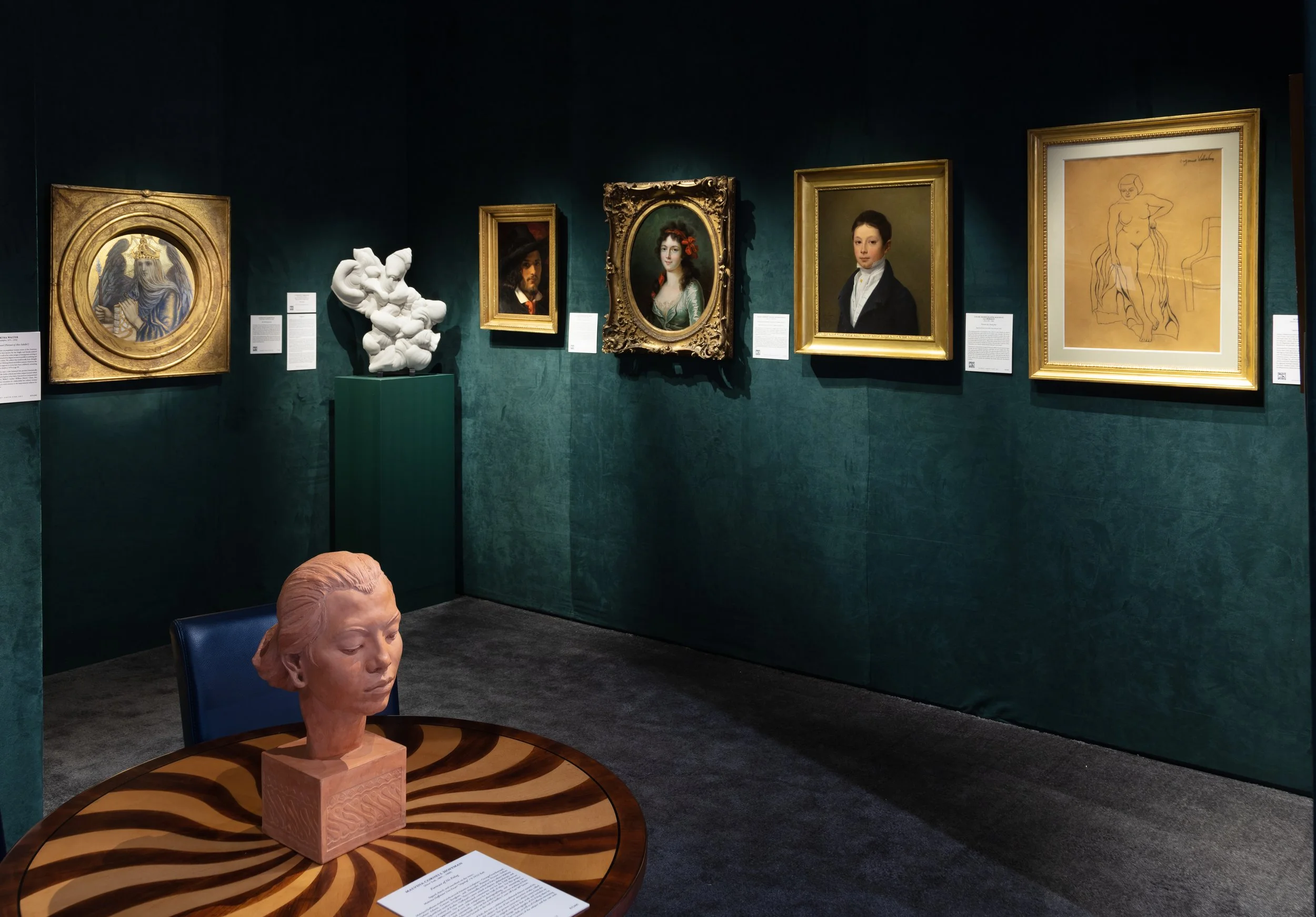 Small announcement about past exhibition. Photo of installation on left and text on right.