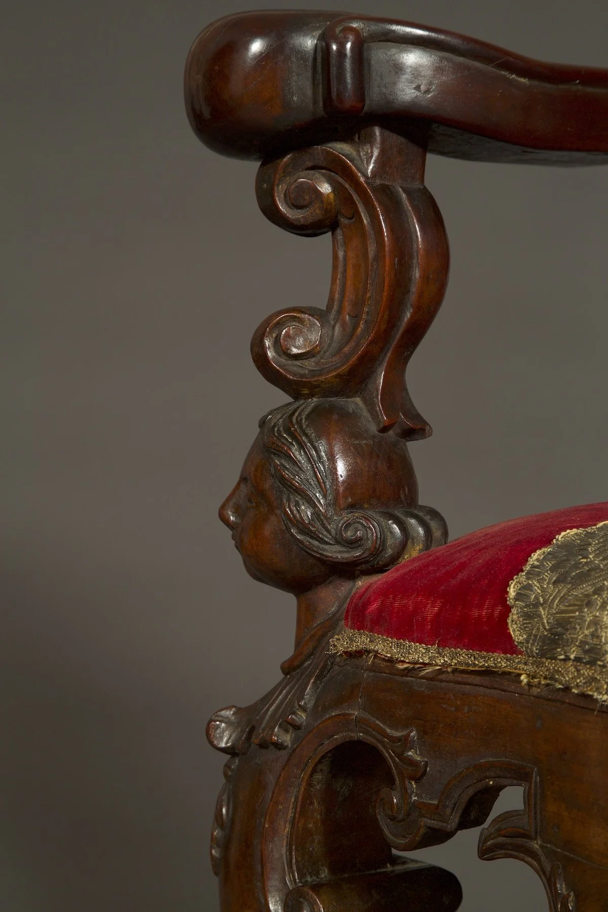 Side view of the cherubic bust decoration of the chair