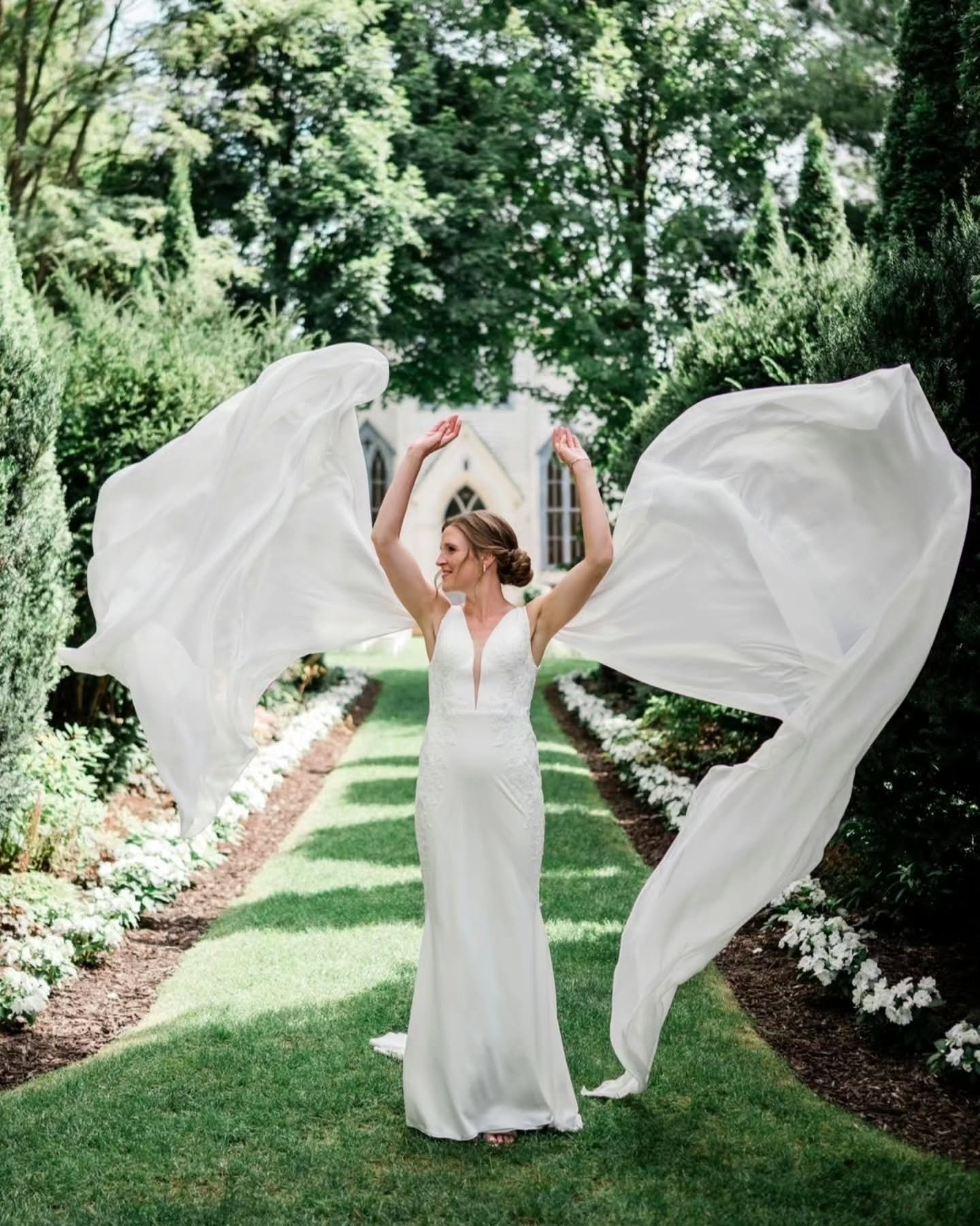 A literal angel. 🪽

I could not BREATHE when Jessica came out with these stunning wings. 

Drop a ❤️ if you would wear these on your wedding day! 

#Hamilton #HamiltonOntario #Hamont #HamiltonPhotographer #HamiltonPhotography #HamiltonIsHome #Hamont