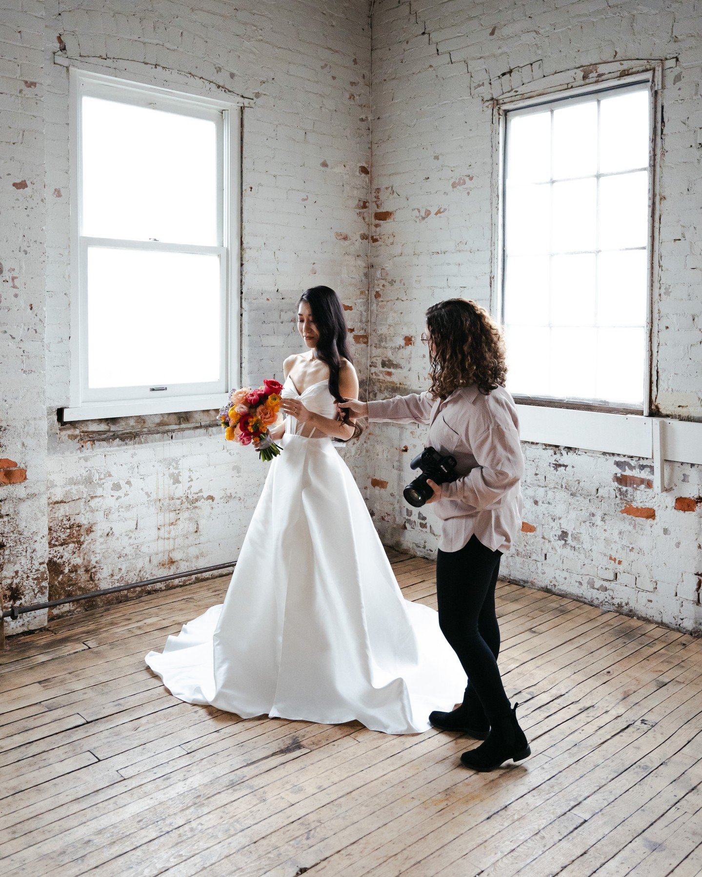 Behind every photo is a little chaos, a lot of coffee, and way more moving pieces than you think ☕📸 From styling, organizing, and editing to running a small business, there&rsquo;s so much that goes into making the magic happen&mdash;things most peo