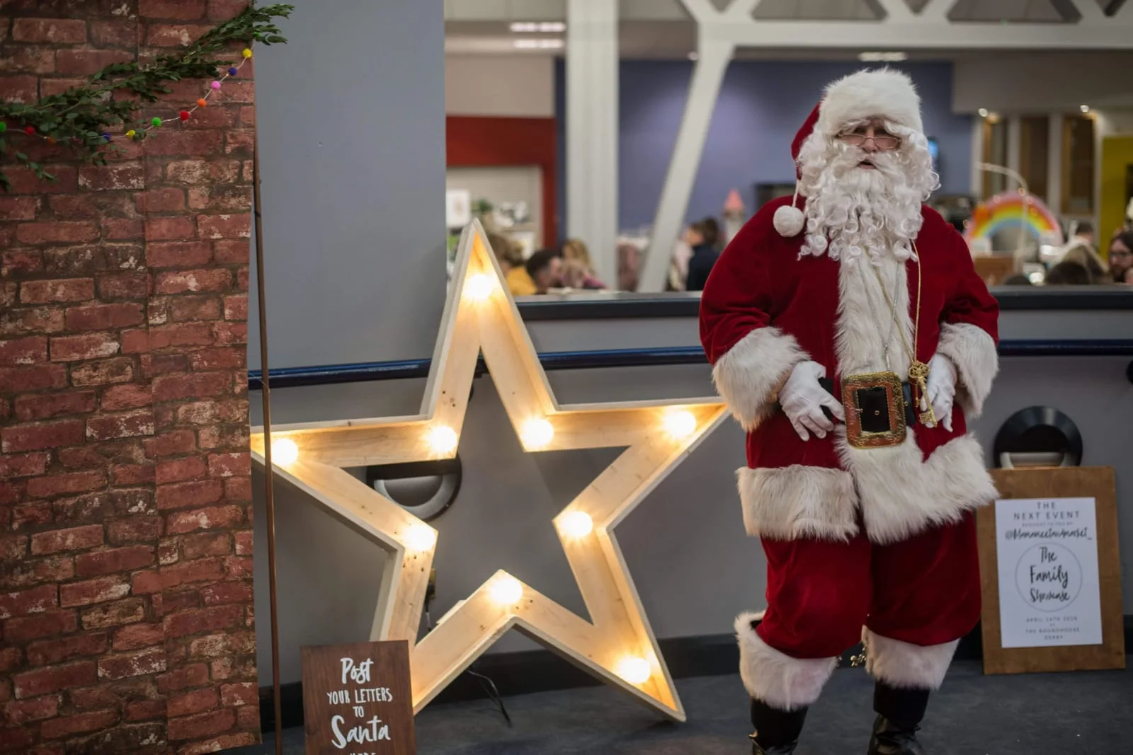 The Festive Family Market by @mamameetandmarket_