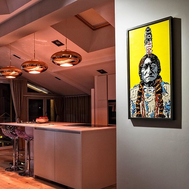 Thank you to the new owner of &ldquo;Sitting Bull&rdquo; for capturing the reflective beauty and texture of this piece. The space isn&rsquo;t too shabby, either!
.
.
.
.
.
.
.
.
jennifer.savo.art
.
.
#sittingbull #licenseplateart #upcycledart #recycl