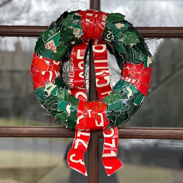 Merry Christmas! I&rsquo;m either a little late or very early for the holidays, but I just finished this piece and couldn&rsquo;t wait until next Christmas to post it. I cut around 100 holly leaves out of vintage plates, and made the ribbon from Illi