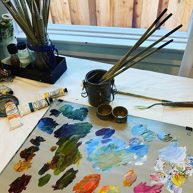 Fun on my studio! My happy place. #art #artistsoninstagram #sundayfunday #hildakilpatrickfreyre #oilpaintings #oils #artduringquarantine #happy #loveart