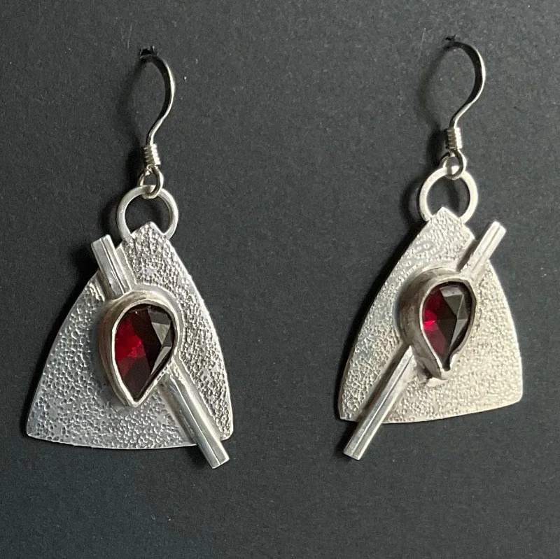 Garnet Triangle Deco Earrings