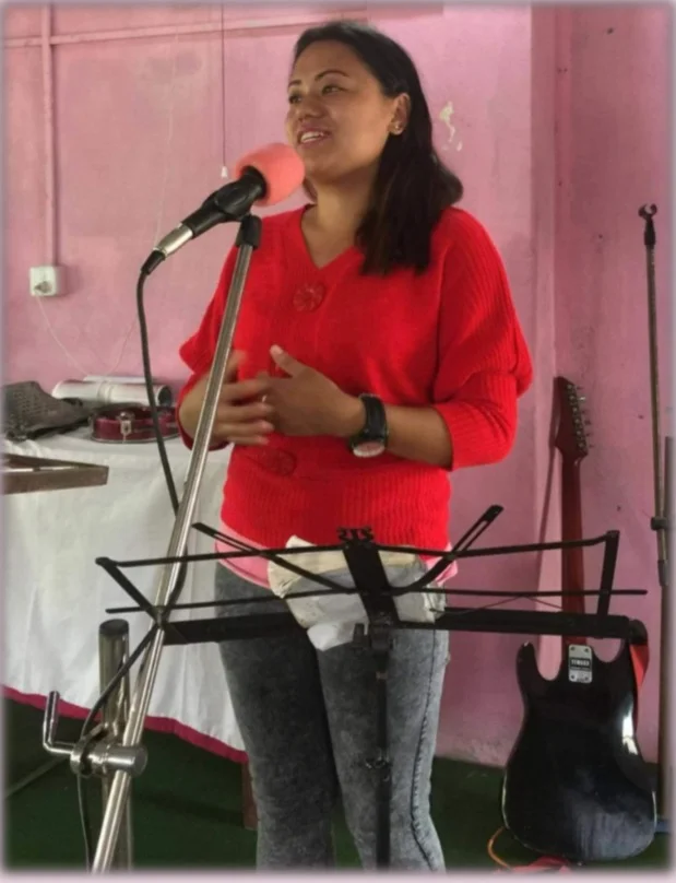 Sangenma giving her testimony in a mass