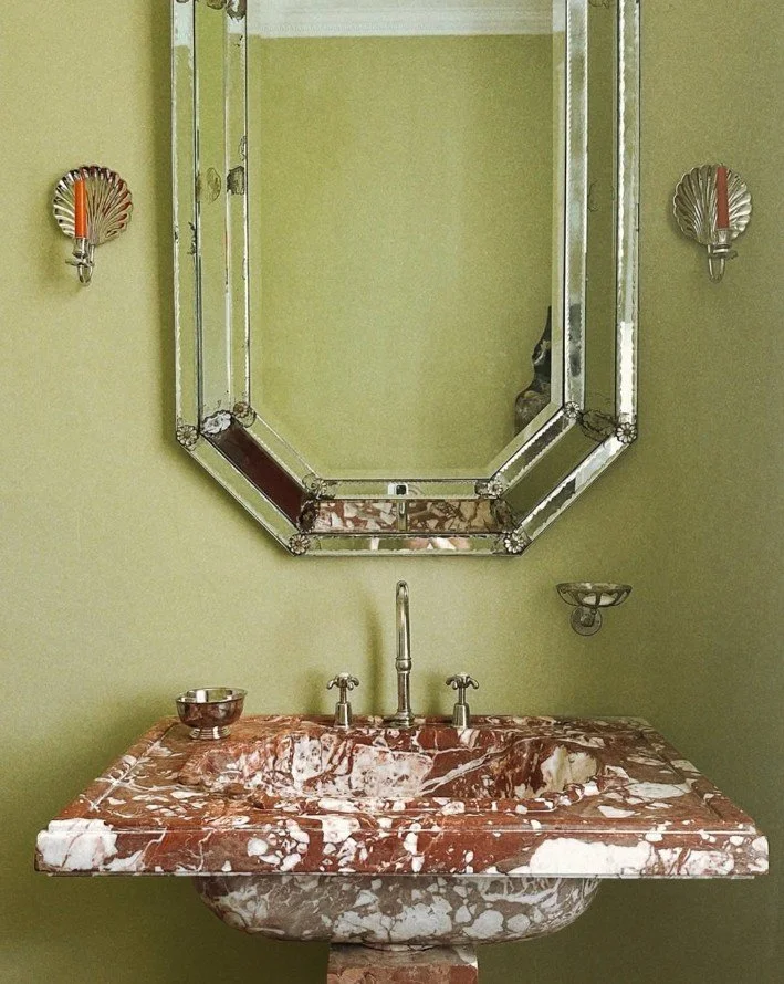 Thinking of all the selfies we could take here.. 💋💚-- 📷: @kristinellenhockman