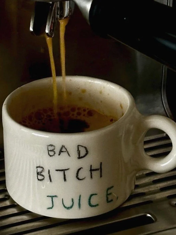 Something to get you through Friday ☕ -- 📷: @7thhouseceramics