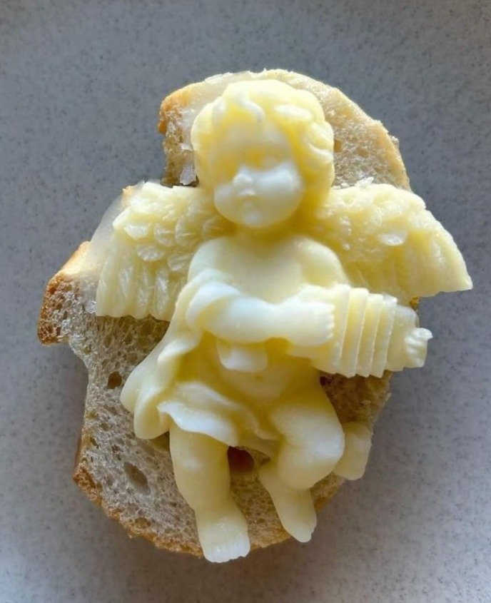 How about some bread &amp; butter? 🍞🧈 -- 📷: @venusetfleur