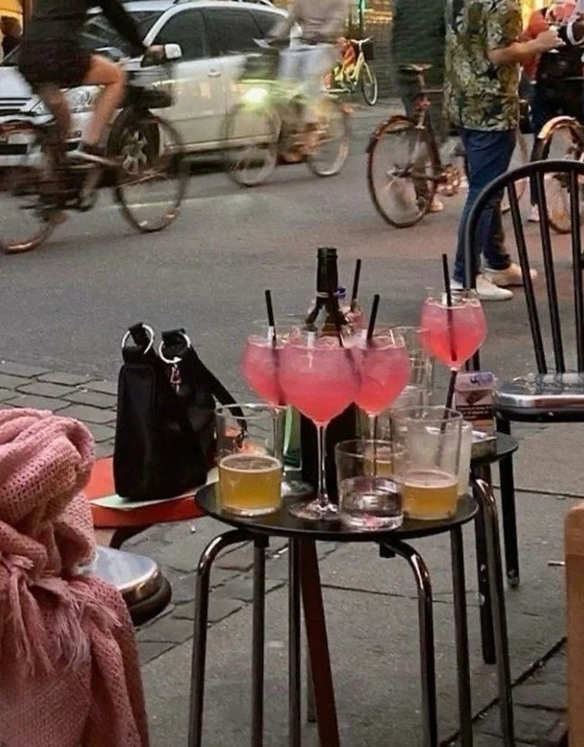 Top tier girls night 🍷👯&zwj;♀️💋 -- 📷: @lucystgeoge